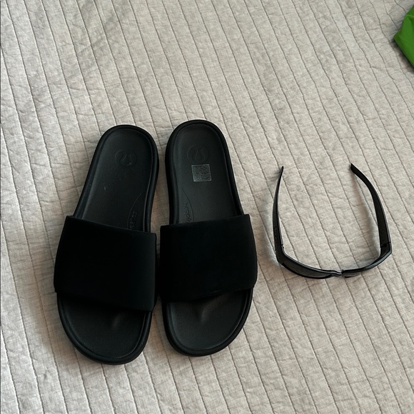 lululemon athletica Other - Lululemon Restfeel Men's black comfy Slide size 10